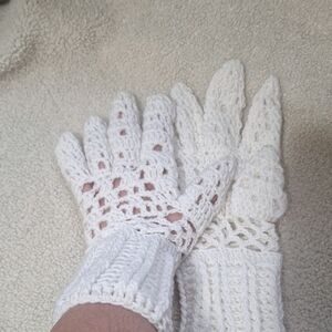 Vintage Style Cream Crochet Gloves – Handmade Lace Gloves